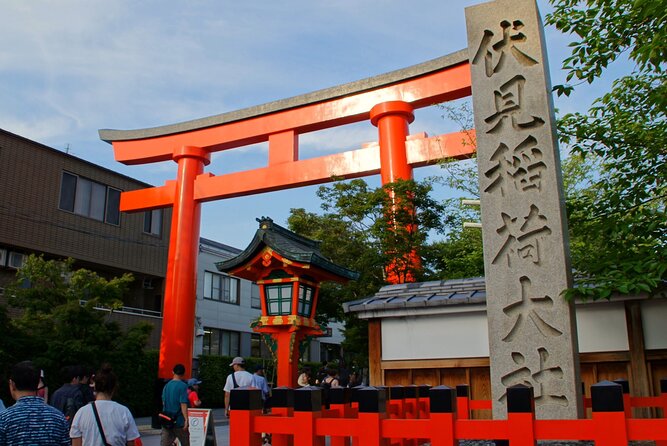 Kyoto: Fushimi Inari Shrine Walking Tour - What the two-hour format gives you