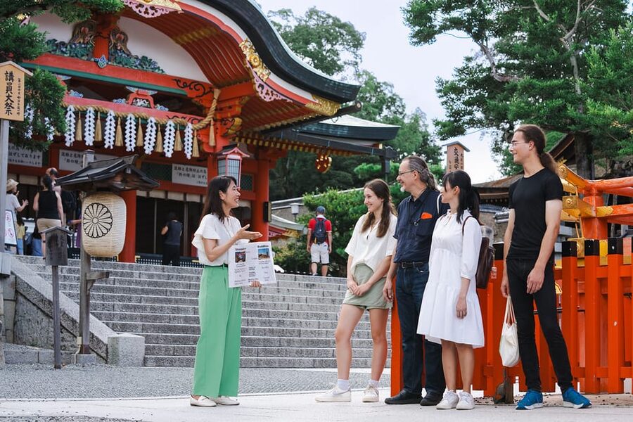 Kyoto: Fushimi Inari Taisha Shrine Walking Tour with Guide - Finding a quieter side of Kyoto at Sekiho-ji