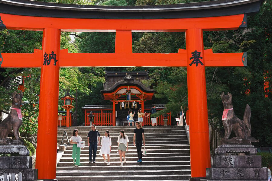 Kyoto: Fushimi Inari Taisha Shrine Walking Tour with Guide - What the $34 price really buys you