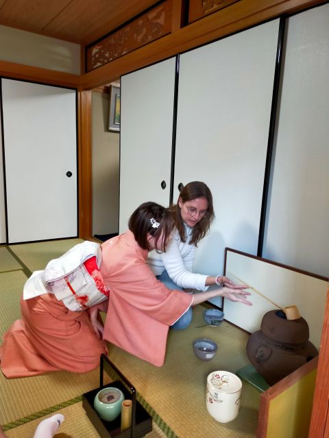 Kyoto Fushimiinari:Wagashi Making & Small Group Tea Ceremony - Drinking the matcha you just learned about
