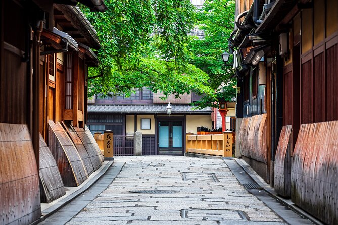 Kyoto Geisha District Walking Tour in Gion - Tatsumi Daimyojin Shrine is small but worthwhile