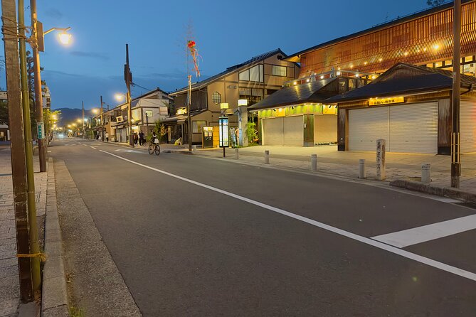 Kyoto Ghost Tour: Dark Tales, Urban Legends, Bamboo Forest Night - The solo walk, the tour’s most memorable challenge