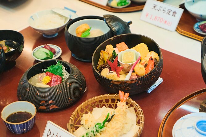 Kyoto Gion: 2-Hour Geisha Culture & History Walking Tour - Yasaka Shrine, a 1,000-year-old place of worship