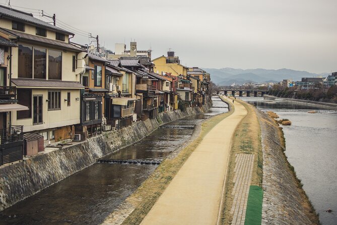 Kyoto Gion Cultural Walk & Geisha Show with Dining Options - Tatsumi-jinja Shrine and two sides of Kyoto
