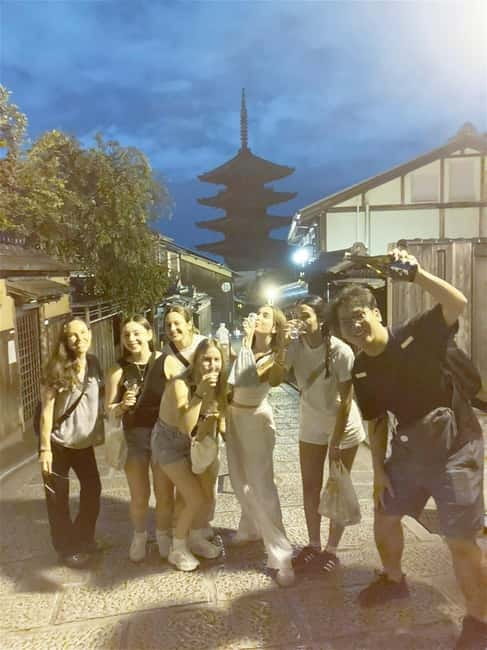 Kyoto: Gion Evening Walk with Hidden Gems, Geisha & Sake - Why Gion works best after dark