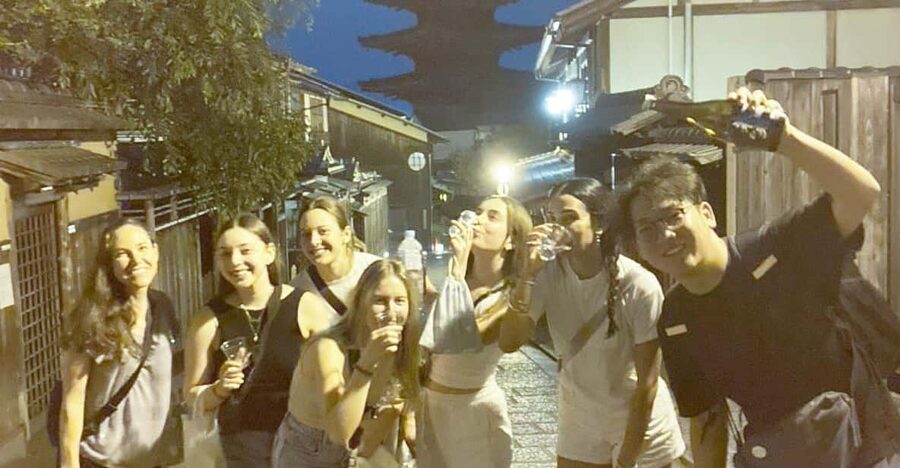 Kyoto: Gion Evening Walk with Hidden Gems, Geisha & Sake - Ninenzaka, the cobbled slope