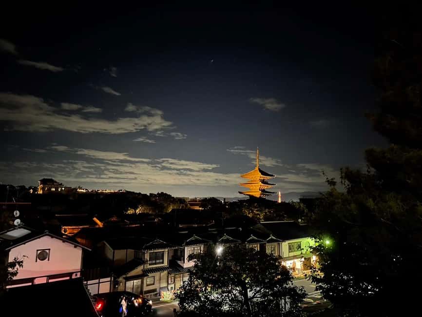 Kyoto: Gion & Geisha District Night Time Walking Tour - Why Gion works better at night