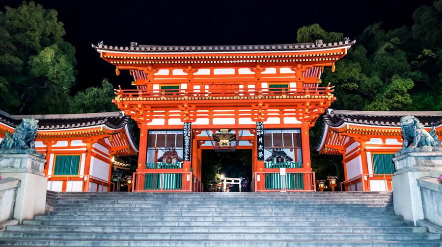Kyoto: Gion Geisha District Walking Tour - Stories of Geisha - Why a night walk works so well in Gion