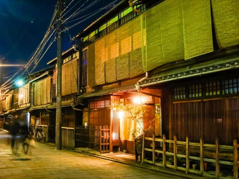 Kyoto: Gion Geisha District Walking Tour - Stories of Geisha - Hanamikoji Street and the chance to see maiko