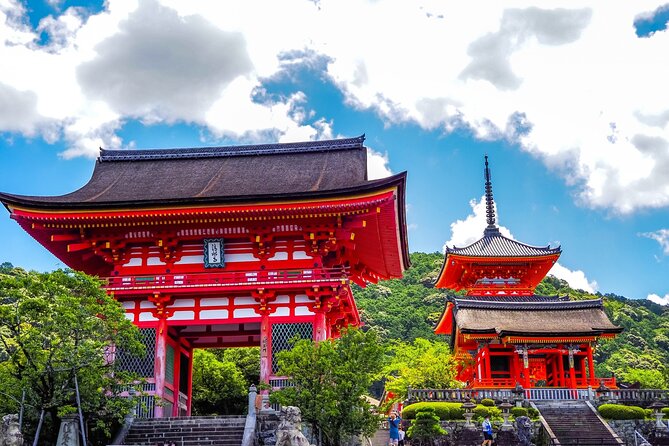 Kyoto Gion Historical Walking Tour - Chion-in’s enormous Sanmon gate