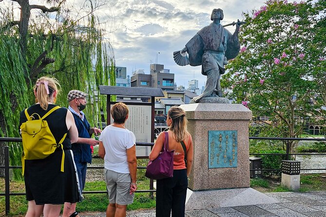 Kyoto Gion Night Walk & Geisha District Guided Tour - Yasaka Shrine and the religious side of Gion