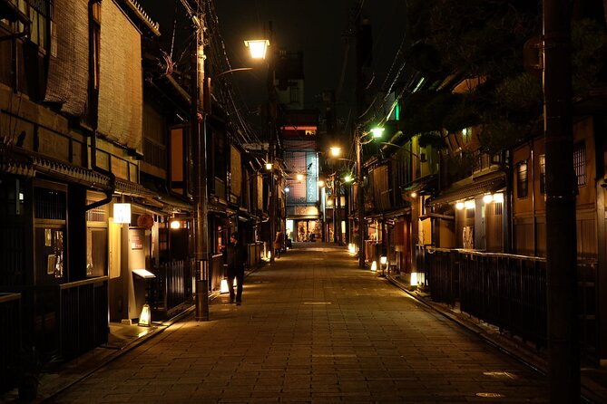 Kyoto: Gion Night Walking Tour with Geisha Insight - Hanamikoji Street and the world of ochaya