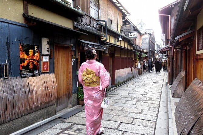 Kyoto: Gion & Pontocho Food Tour with 13 Dishes - Shirakawa Lane after dark