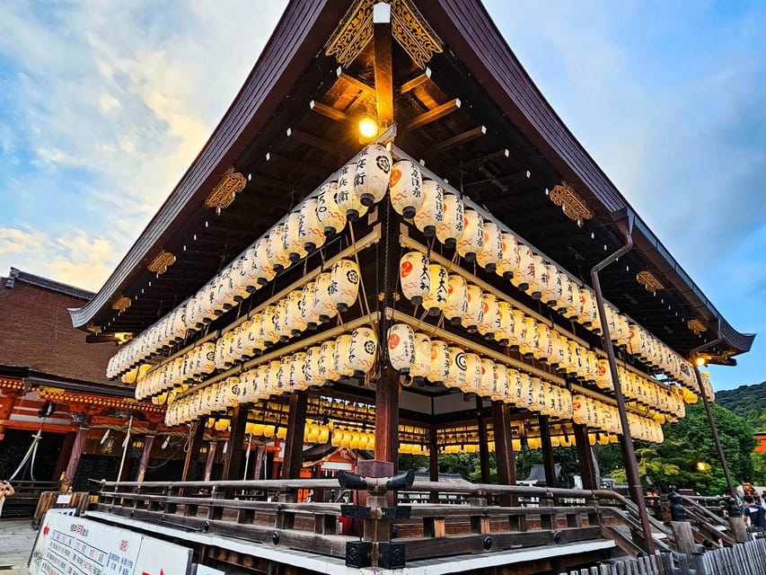 Kyoto: Gion Sunset Walking Tour with Local Guide - Maruyama Park and Yasaka Shrine