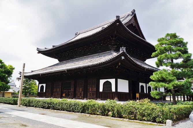 Kyoto Gion Walking Tour for First Time Visitors - Yasaka Pagoda and the Higashiyama Streets