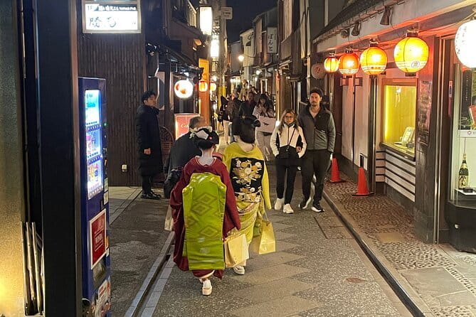 Kyoto Gion Walking Tour for First Time Visitors - Ninenzaka’s Stone-Paved Slope