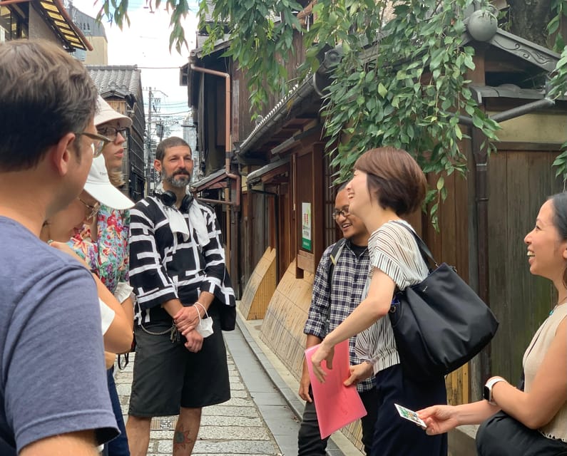 Kyoto: Gion World of the Geisha Guided Walking Tour - What the geiko and maiko explanation adds