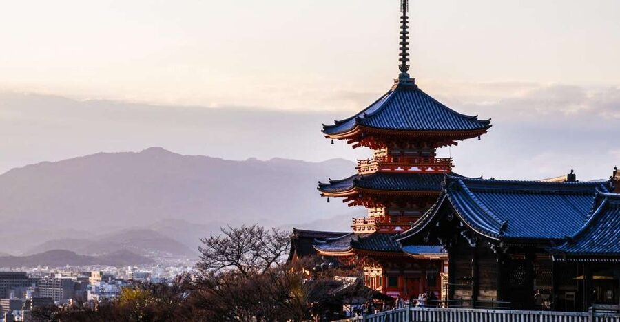 Kyoto: Historic Higashiyama Walking Tour - Fushimi Inari and the Senbon Torii