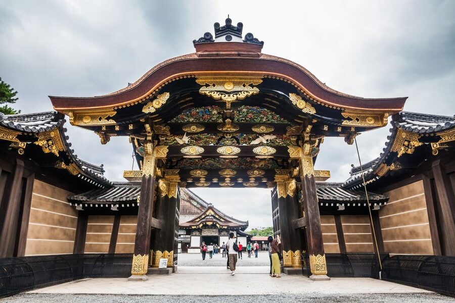 Kyoto: Imperial Palace & Nijo Castle Guided Walking Tour - Who should book this Kyoto walk?