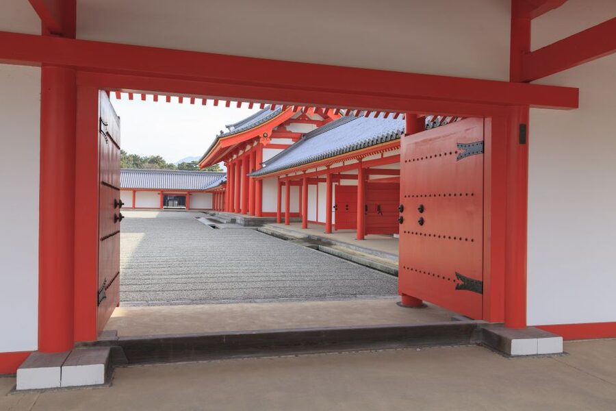 Kyoto: Imperial Palace & Nijo Castle Guided Walking Tour - Walking between the castle and palace