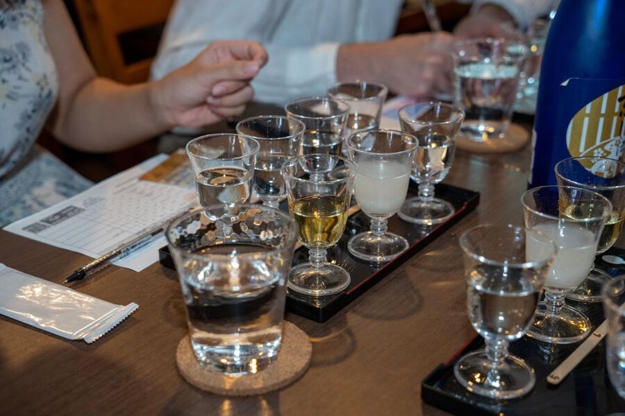Kyoto: Insider Sake Experience with 7 Tastings and Snacks - Learning to read a Japanese sake bottle