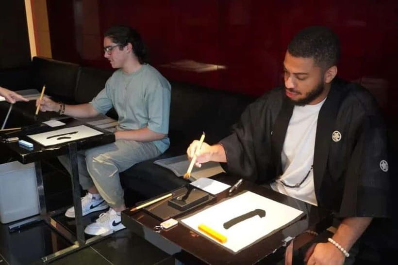 Kyoto: Japanese Calligraphy Class - Writing basic characters before making your keepsake
