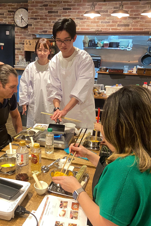 Kyoto: Japanese Washoku Bento Small Group Cooking Class - Frying tempura without losing the light texture