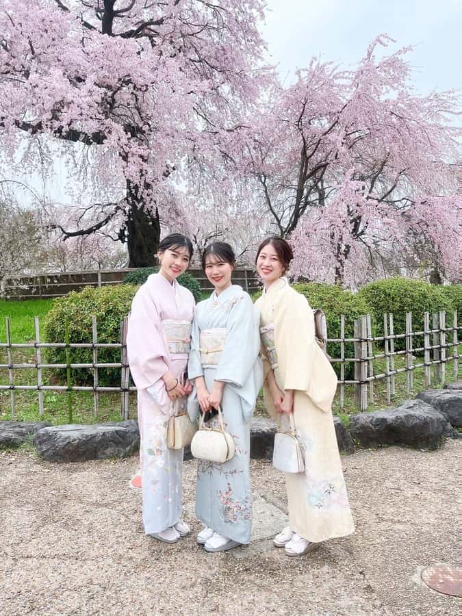 Kyoto: Kimono Rental Traditional Experience at Wargo in Gion - The dressing process takes patience