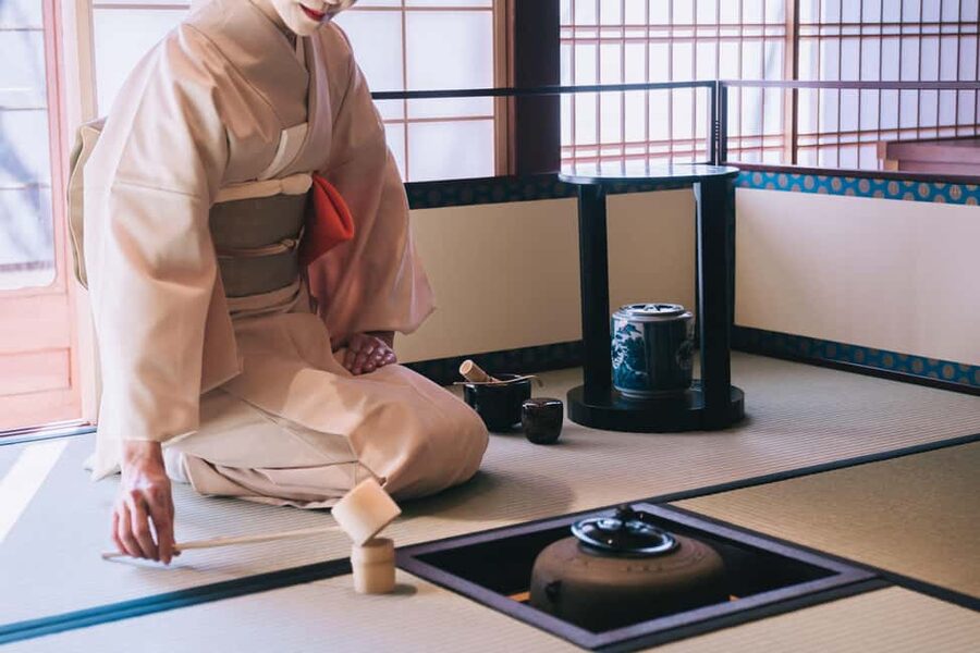 Kyoto: Kimono Tea Ceremony at Orizuruya Gion - Choosing a kimono at Orizuruya Gion