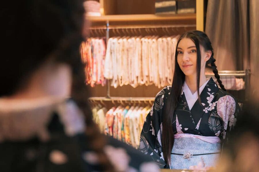 Kyoto: Kimono Tea Ceremony at Orizuruya Gion - Adding Japanese calligraphy for the two-hour option
