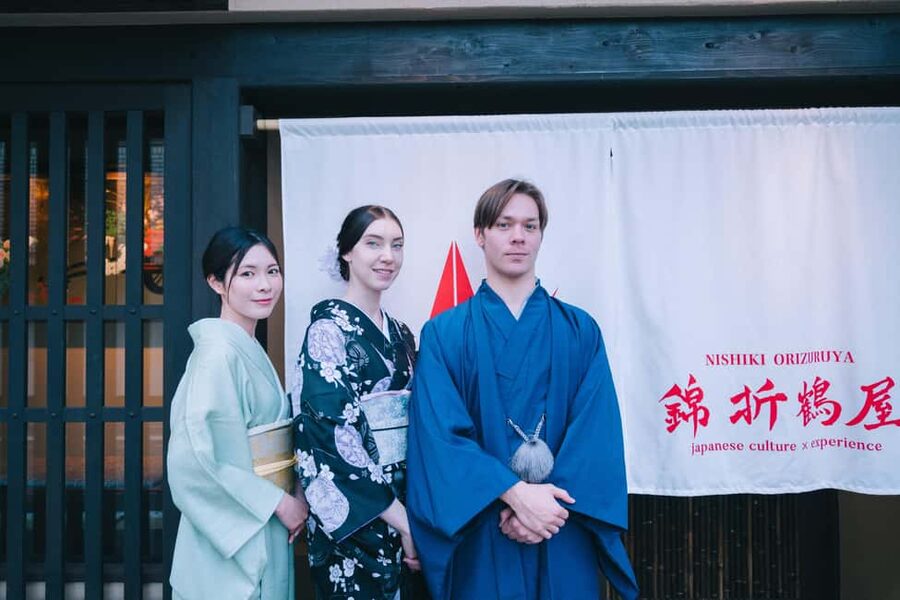 Kyoto: Kimono Tea Ceremony at Orizuruya Gion - Entering the tea room and learning the ritual