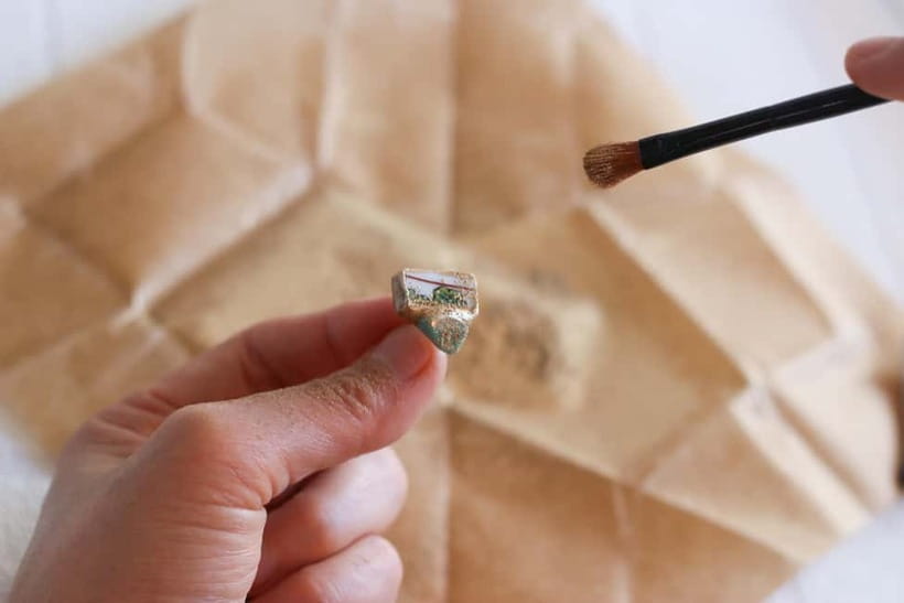Kyoto: Kintsugi Jewelry Workshop with Natural Stones - Choosing from Japanese pottery and natural stones