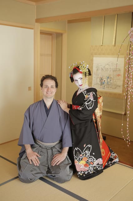 Kyoto kiyomizu Temple : Maiko and Samurai Couple Photoshoot - Inside Maiko Transformation Studio Shiki near Kiyomizu Temple