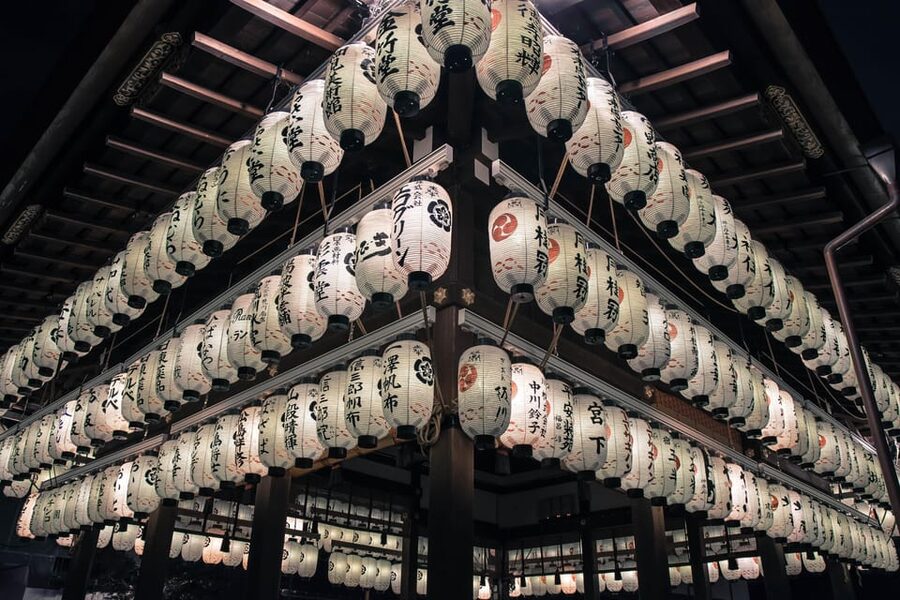 Kyoto: Kiyomizudera, Higashiyama and Yasaka Discovery Tour - Maruyama Park and the Walk to Gion-Shijo Station
