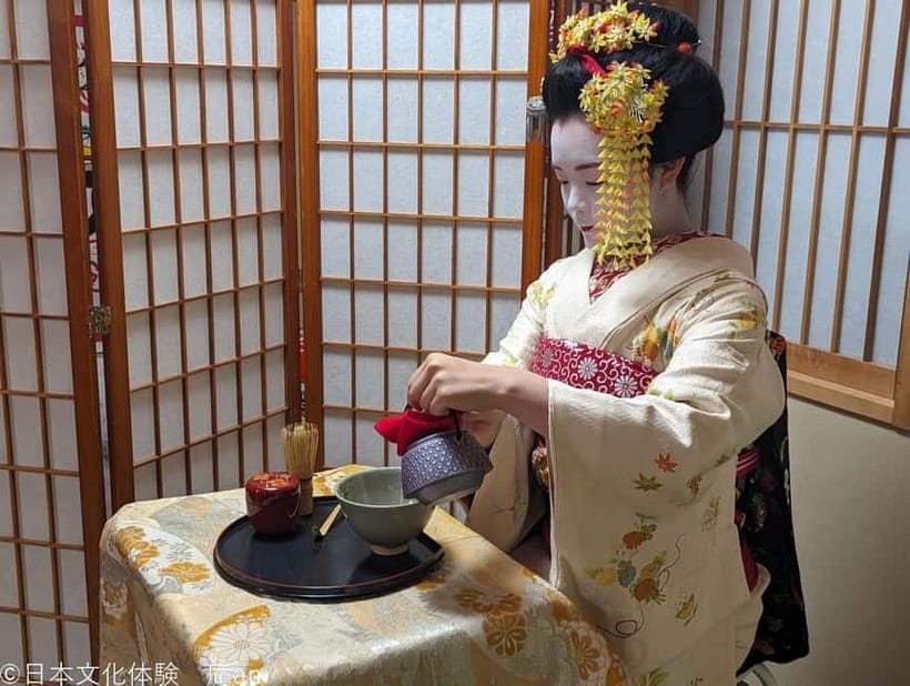 Kyoto: Lunch or Dinner with Maiko - Asking direct questions about Maiko life