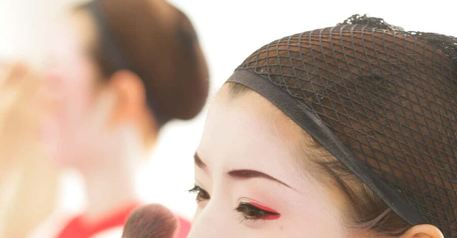 Kyoto: Maiko Makeover and Photoshoot Experience - Ten minutes to take your own pictures