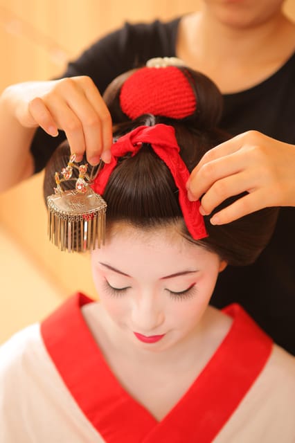 Kyoto: Maiko Makeover and Photoshoot Experience - Choosing a kimono from about 100 designs