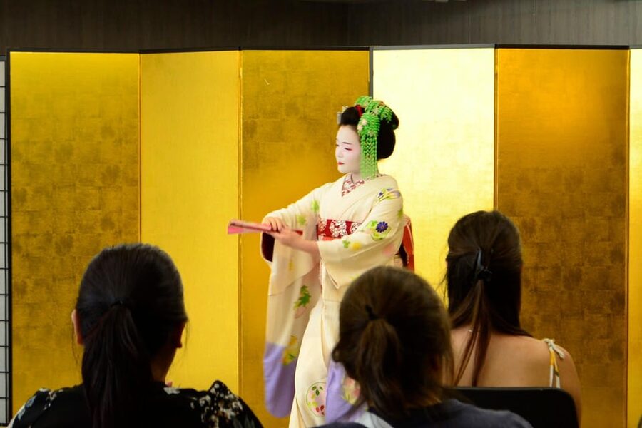 Kyoto: Meet-and-Greet, Maiko Show and Experience - What a maiko is, and why this meeting matters