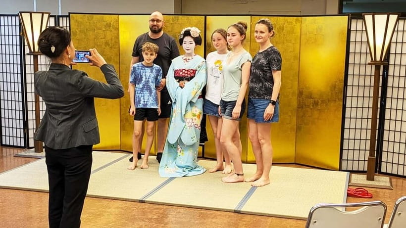Kyoto: Meet-and-Greet, Maiko Show and Experience - Two dances in close view
