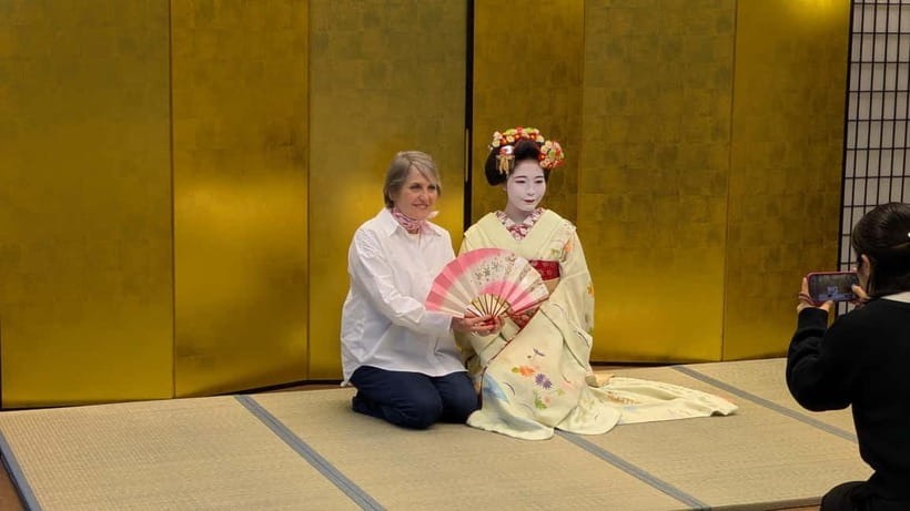 Kyoto: Meet-and-Greet, Maiko Show and Experience - Finding the show inside the Handicraft Center