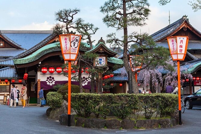 Kyoto: Meet the Geisha Maiko with Gion Walking Tour - Key points at a glance