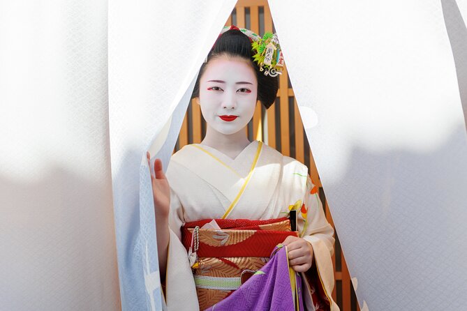 Kyoto: Meet the Geisha Maiko with Gion Walking Tour - Why the private tea house visit matters