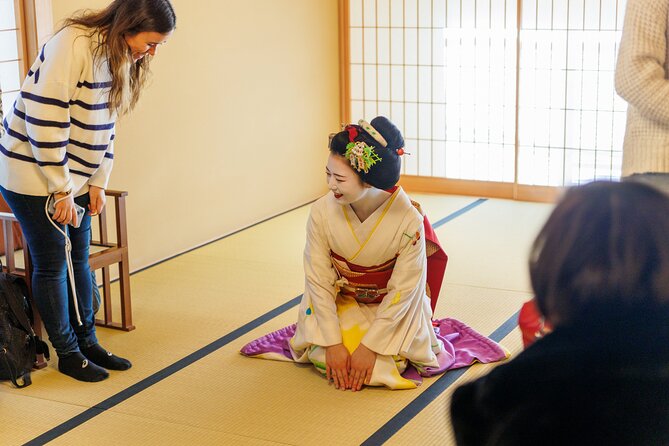 Kyoto: Meet the Geisha Maiko with Gion Walking Tour - Photos, manners, and what to bring