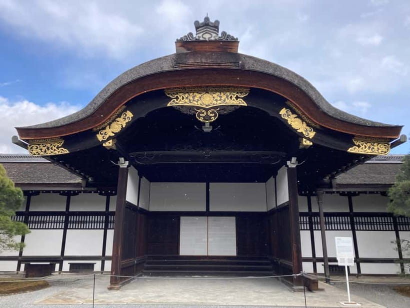 Kyoto: Nijo Castle and Kyoto Imperial Palace Guided Tour - The guide makes the difference