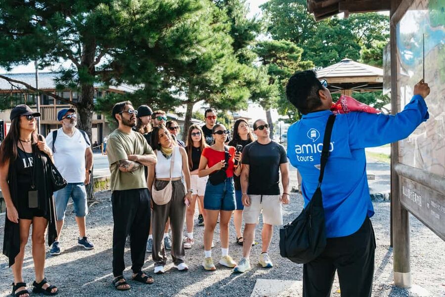 Kyoto: Nijo Castle, Kiyomizu & Fushimi Inari Guided Tour - Fushimi Inari and the red torii gates