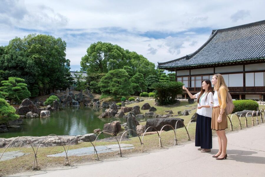 Kyoto: Nijo-jo Castle and Ninomaru Palace Guided Tour - Why Nijo Castle works better with a guide