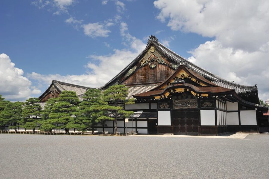 Kyoto: Nijo-jo Castle and Ninomaru Palace Guided Tour - Ninomaru Palace, the main event
