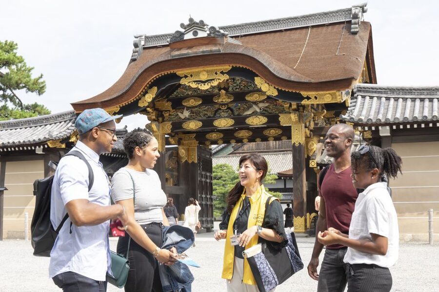Kyoto: Nijo-jo Castle and Ninomaru Palace Guided Tour - Starting at the East Main Gate