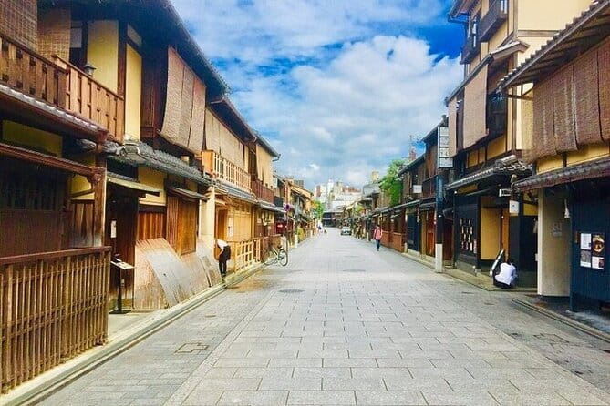 Kyoto: Nijo, Kinkaku-ji, Arashiyama, Kiyomizu & Fushimi Inari - Kiyomizu-dera and the hillside streets
