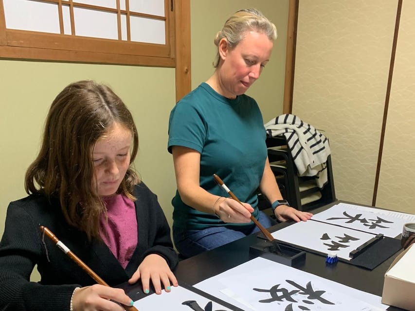 Kyoto Ninenzaka : Japanese Calligraphy Class in Townhouse - A quiet art lesson beside Kyoto’s busiest old streets